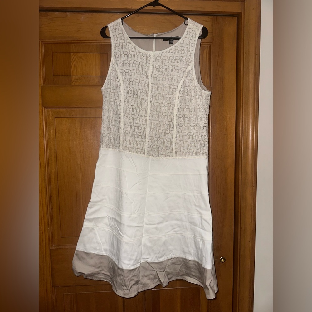 Sharagano Dress Sleeveless Tan and White